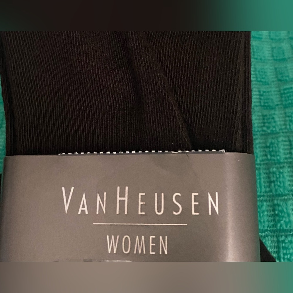 2-NWT-PAIRS OF WOMENS DRESS SOCKS VAN HEUSEN AND HUE - Picture 6 of 13